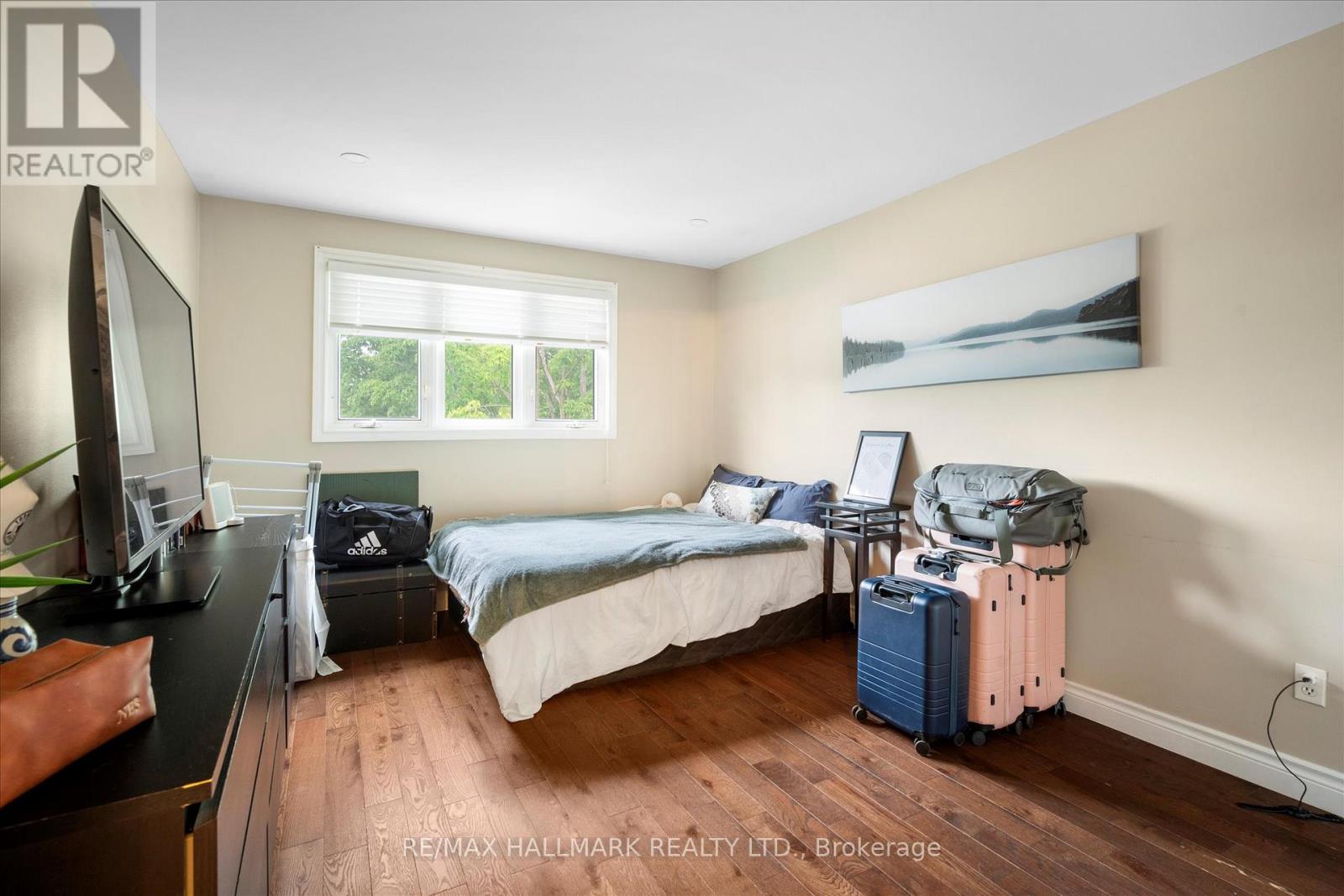 Photo 13 of 372 Dixon Boulevard, Newmarket ON