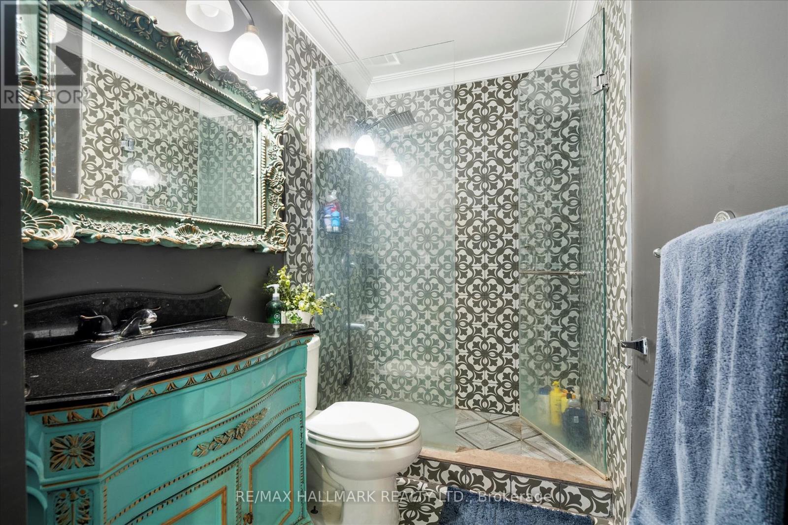 Photo 18 of 372 Dixon Boulevard, Newmarket ON