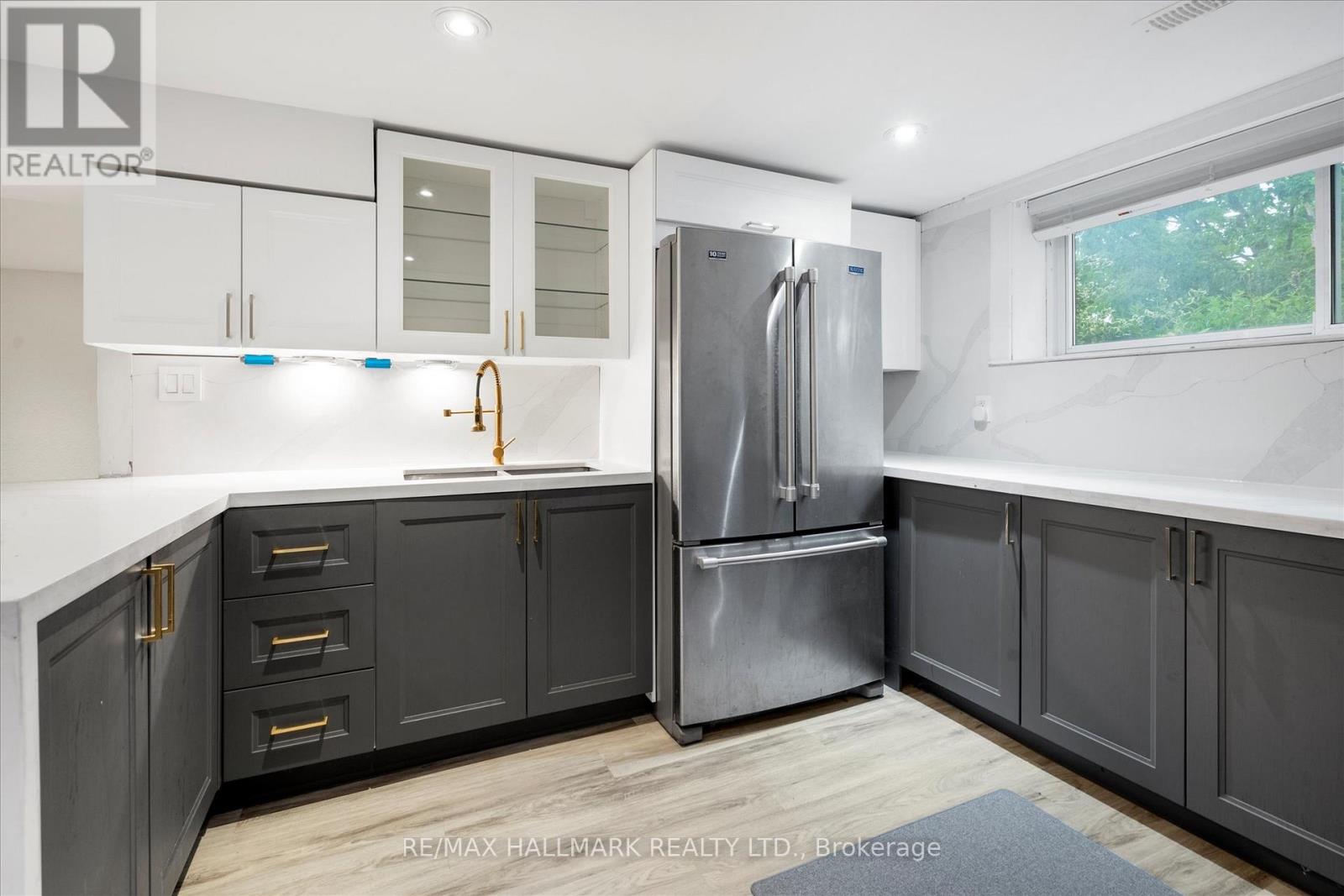 Photo 2 of 372 Dixon Boulevard, Newmarket ON