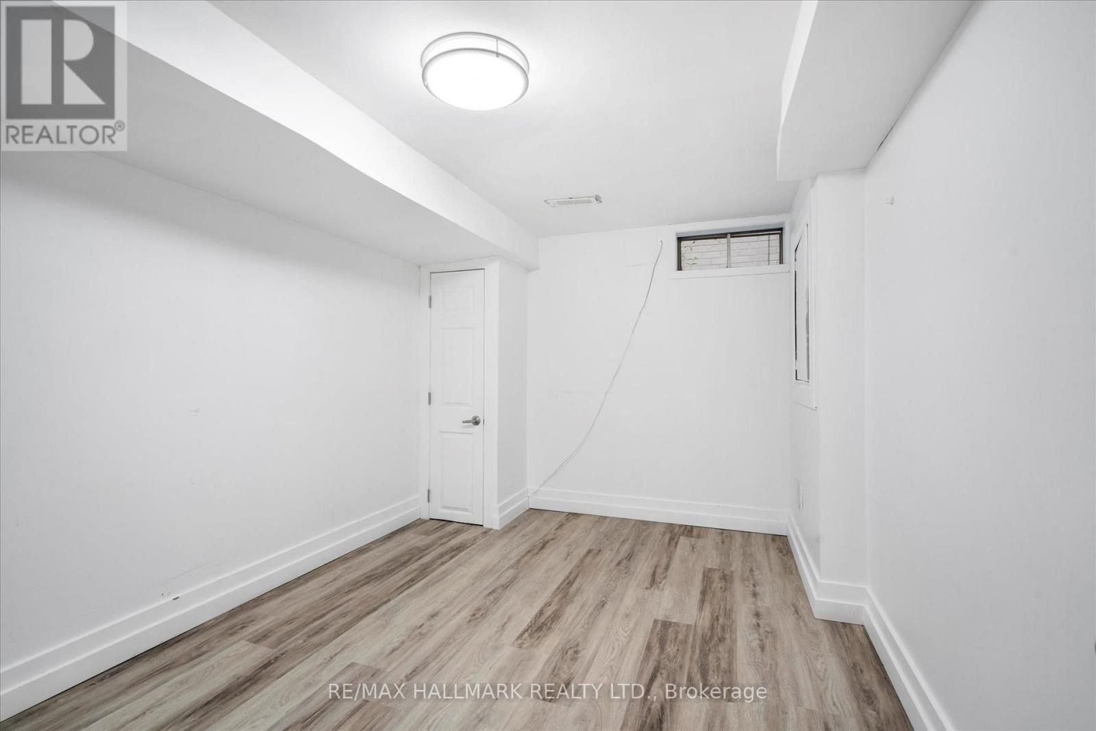Photo 25 of 372 Dixon Boulevard, Newmarket ON