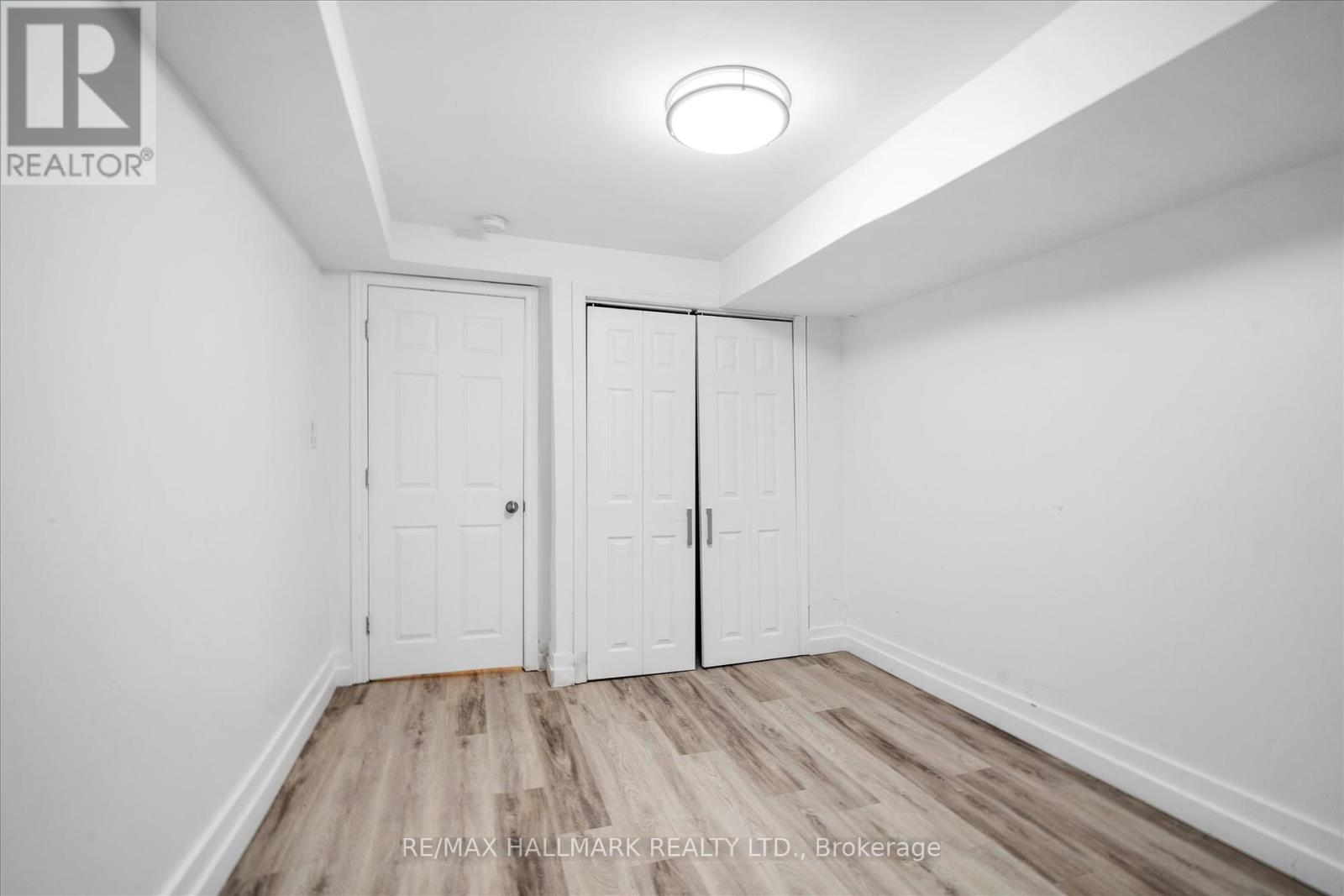 Photo 37 of 372 Dixon Boulevard, Newmarket ON