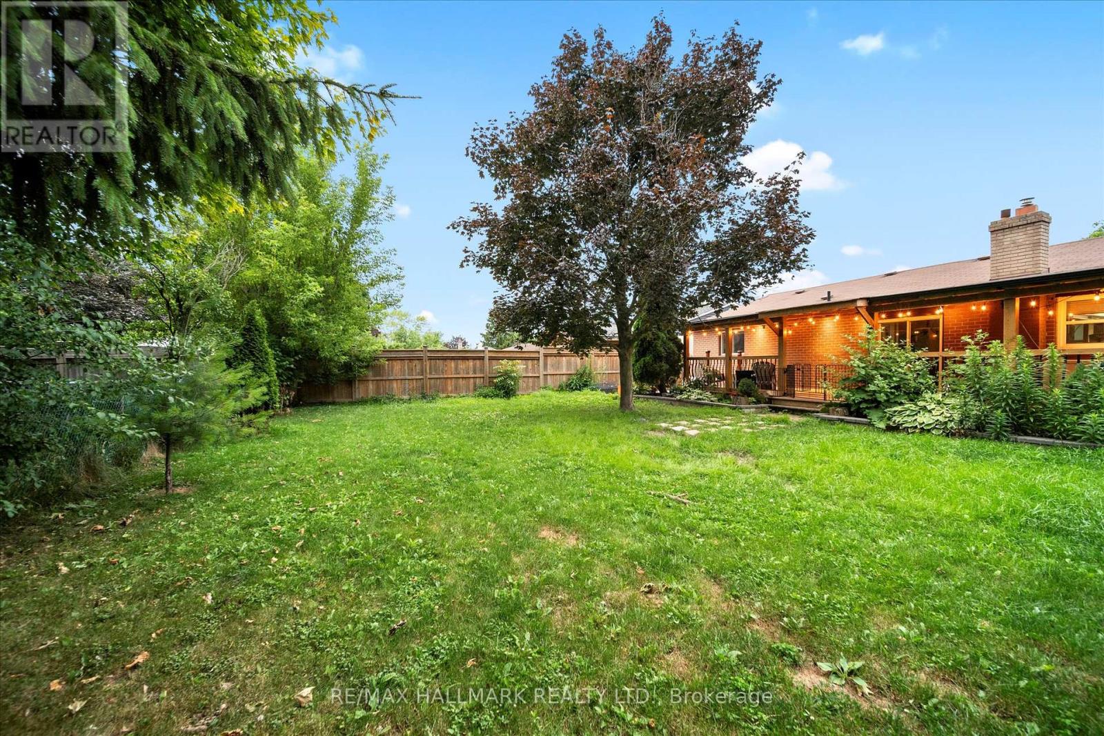 Photo 46 of 372 Dixon Boulevard, Newmarket ON