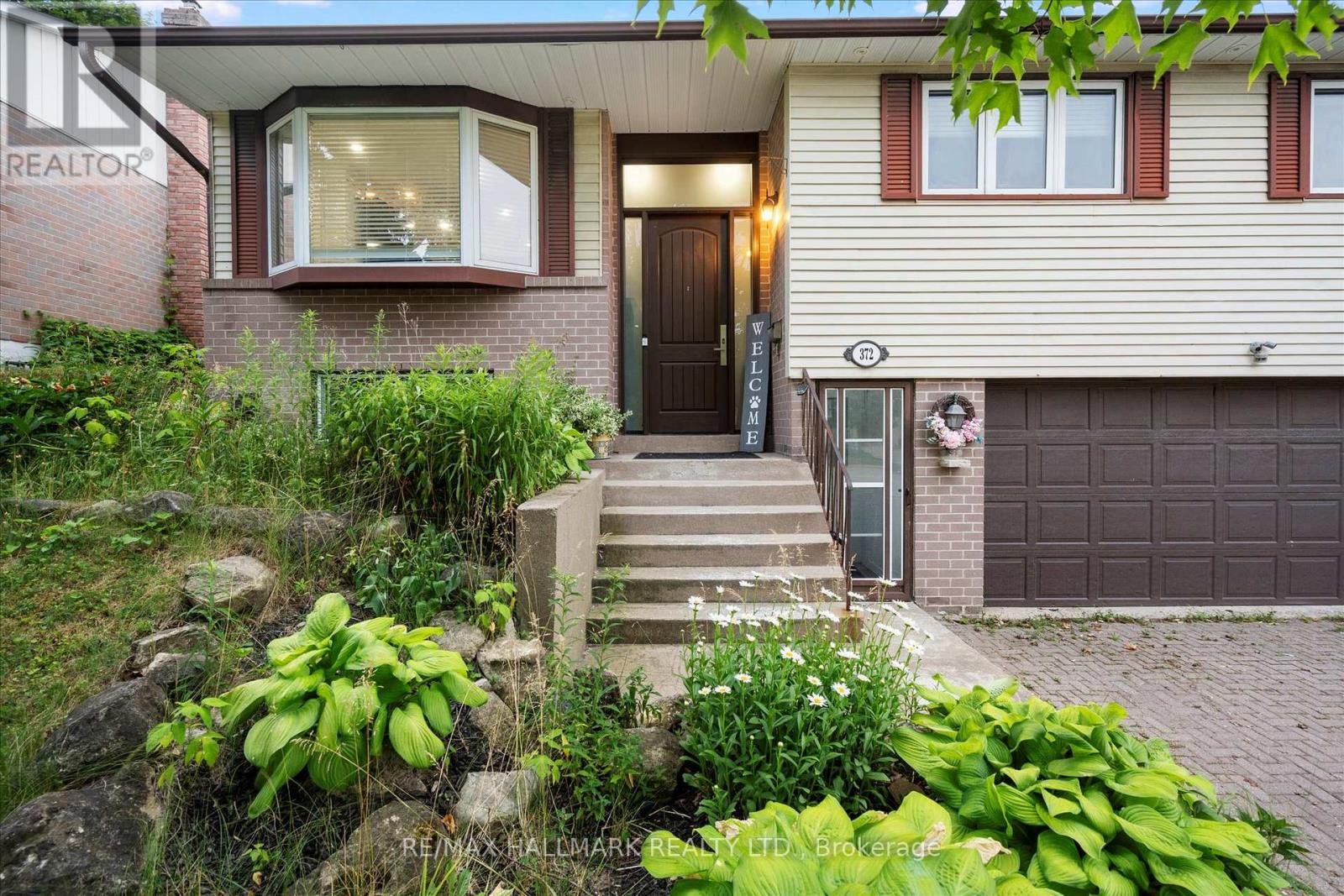 Photo 30 of 372 Dixon Boulevard, Newmarket ON
