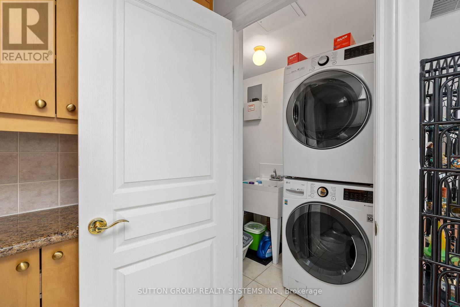 Photo 32 of 302 1 Cordoba Drive, Vaughan ON