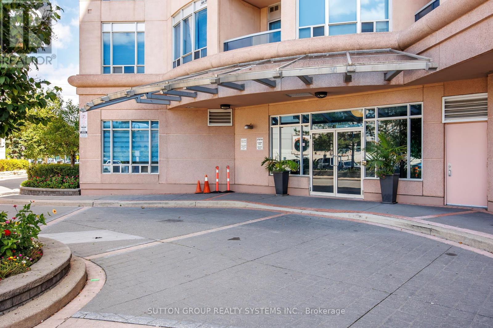 Photo 4 of 302 1 Cordoba Drive, Vaughan ON