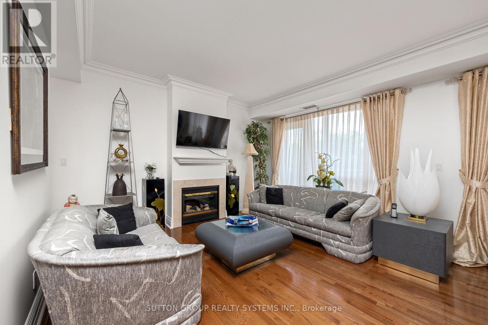 Photo 6 of 302 1 Cordoba Drive, Vaughan ON