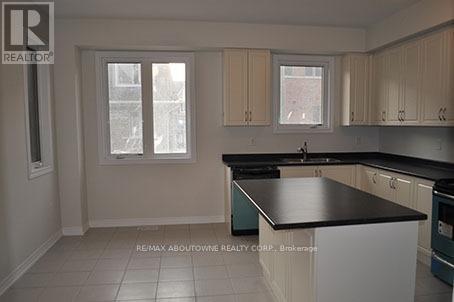 Photo 3 of 1331 Granrock Crescent, Mississauga ON