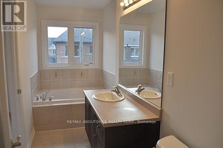 Photo 8 of 1331 Granrock Crescent, Mississauga ON