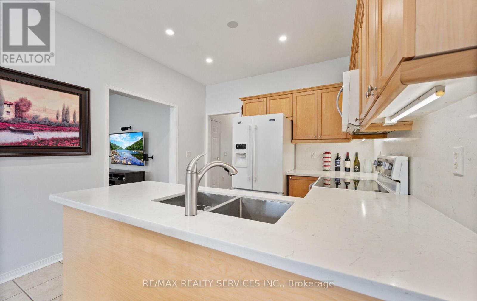 Photo 11 of 106 Beavervalley Drive, Brampton ON
