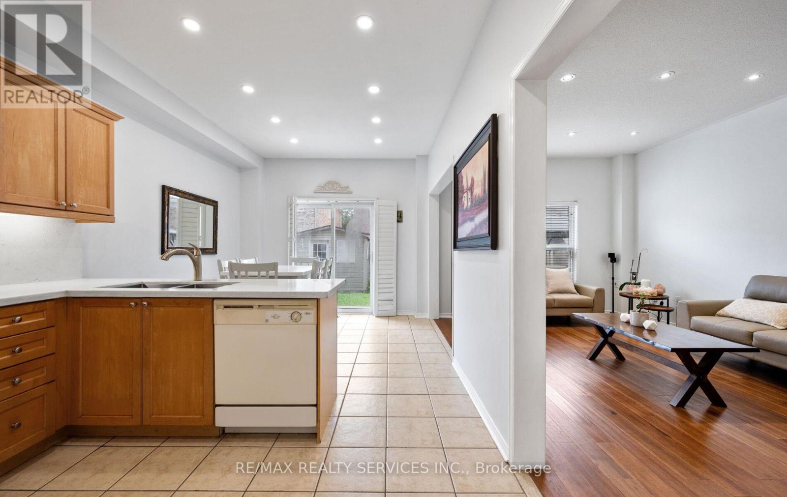 Photo 13 of 106 Beavervalley Drive, Brampton ON
