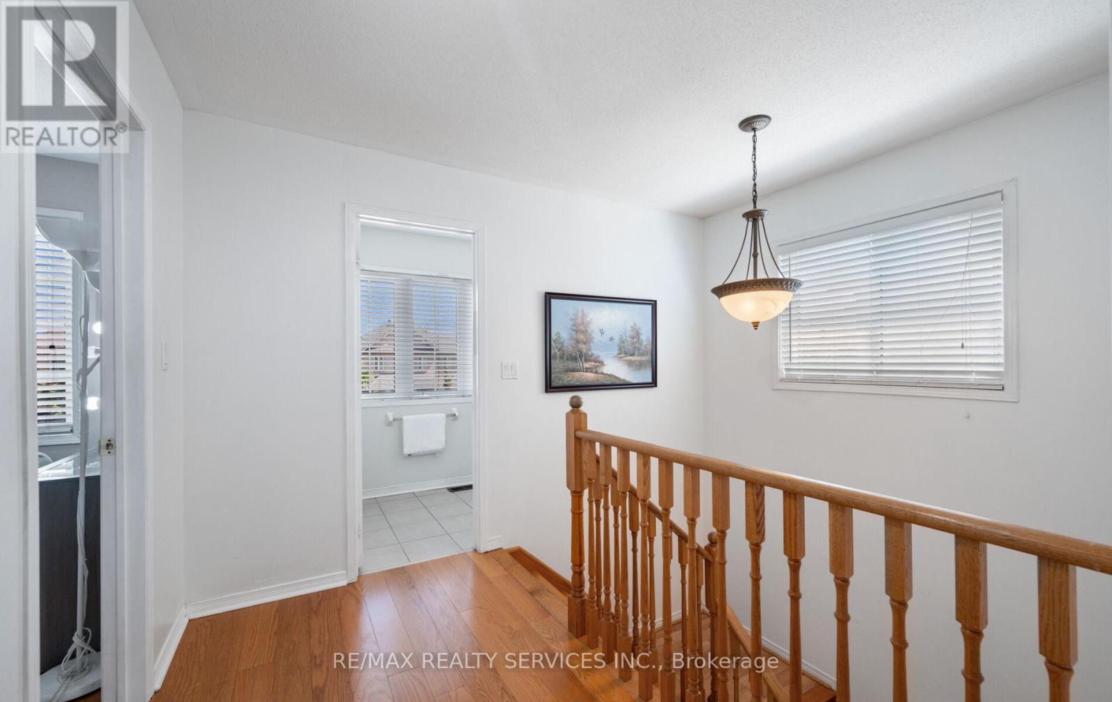 Photo 17 of 106 Beavervalley Drive, Brampton ON