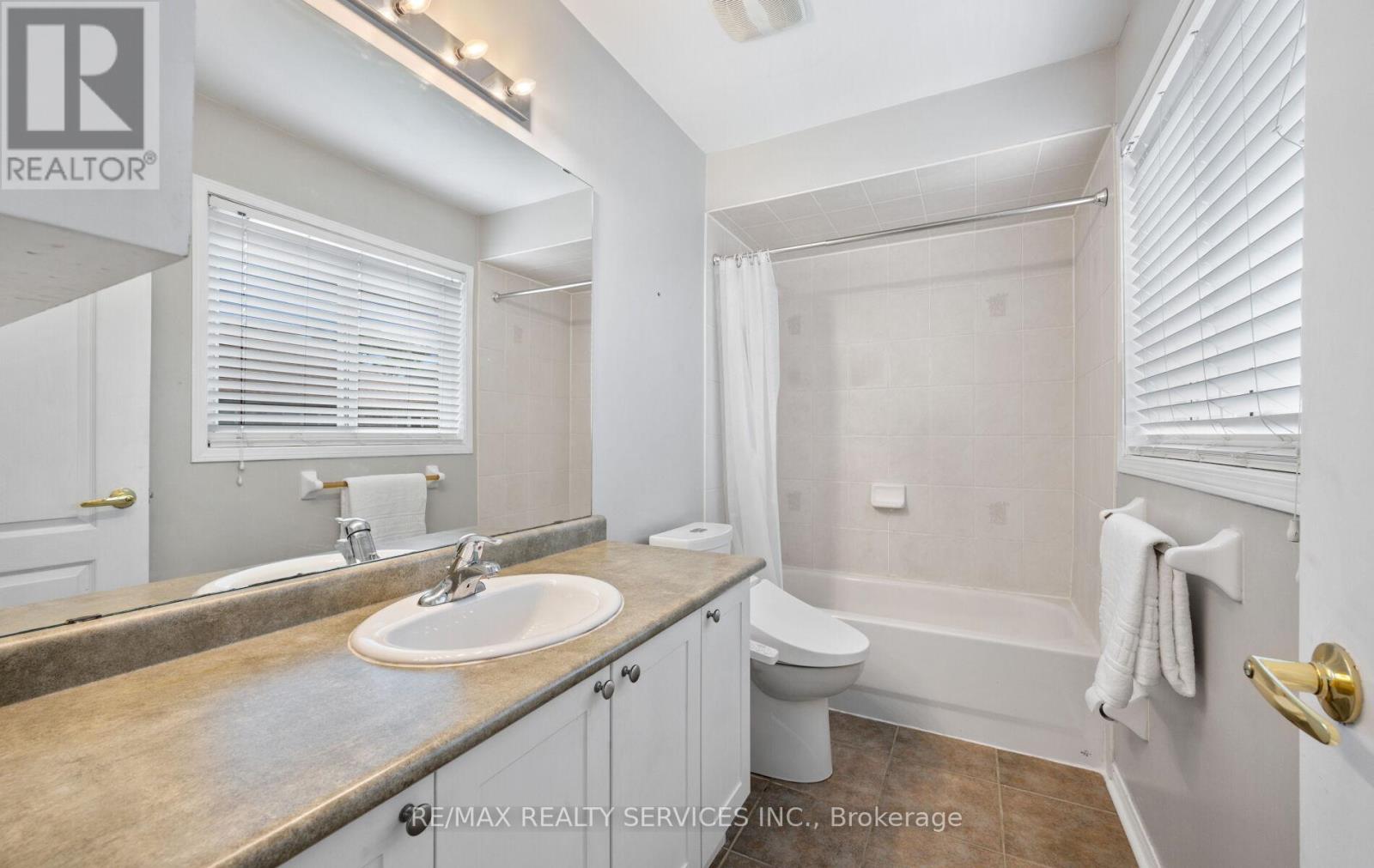 Photo 20 of 106 Beavervalley Drive, Brampton ON