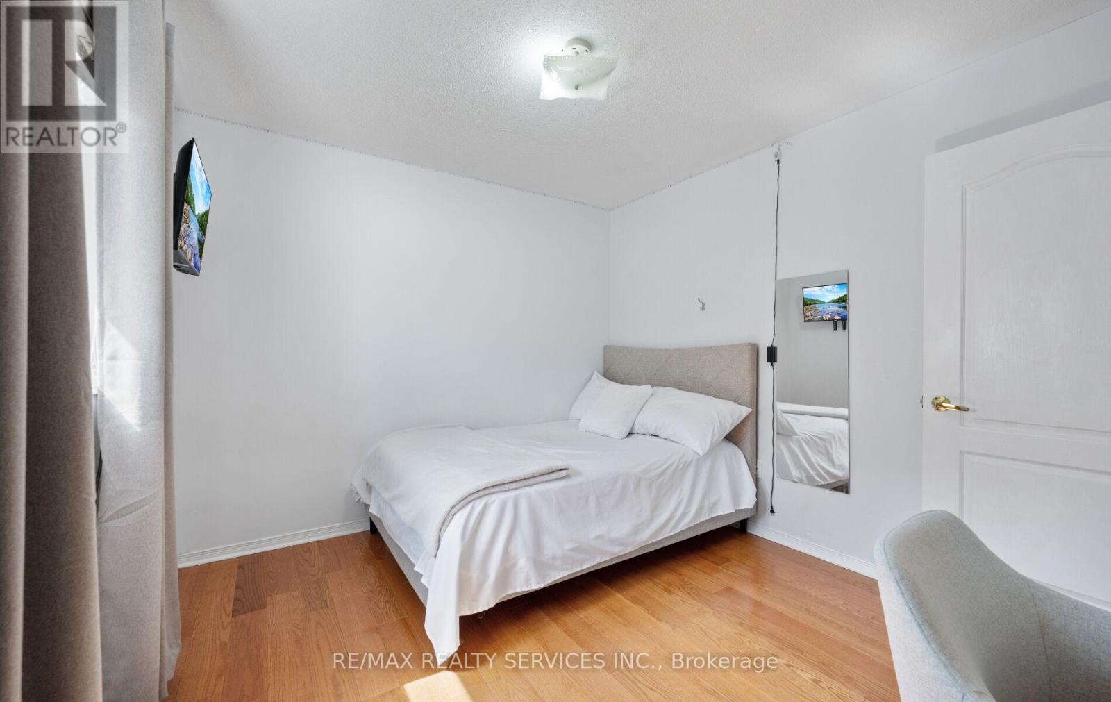 Photo 22 of 106 Beavervalley Drive, Brampton ON
