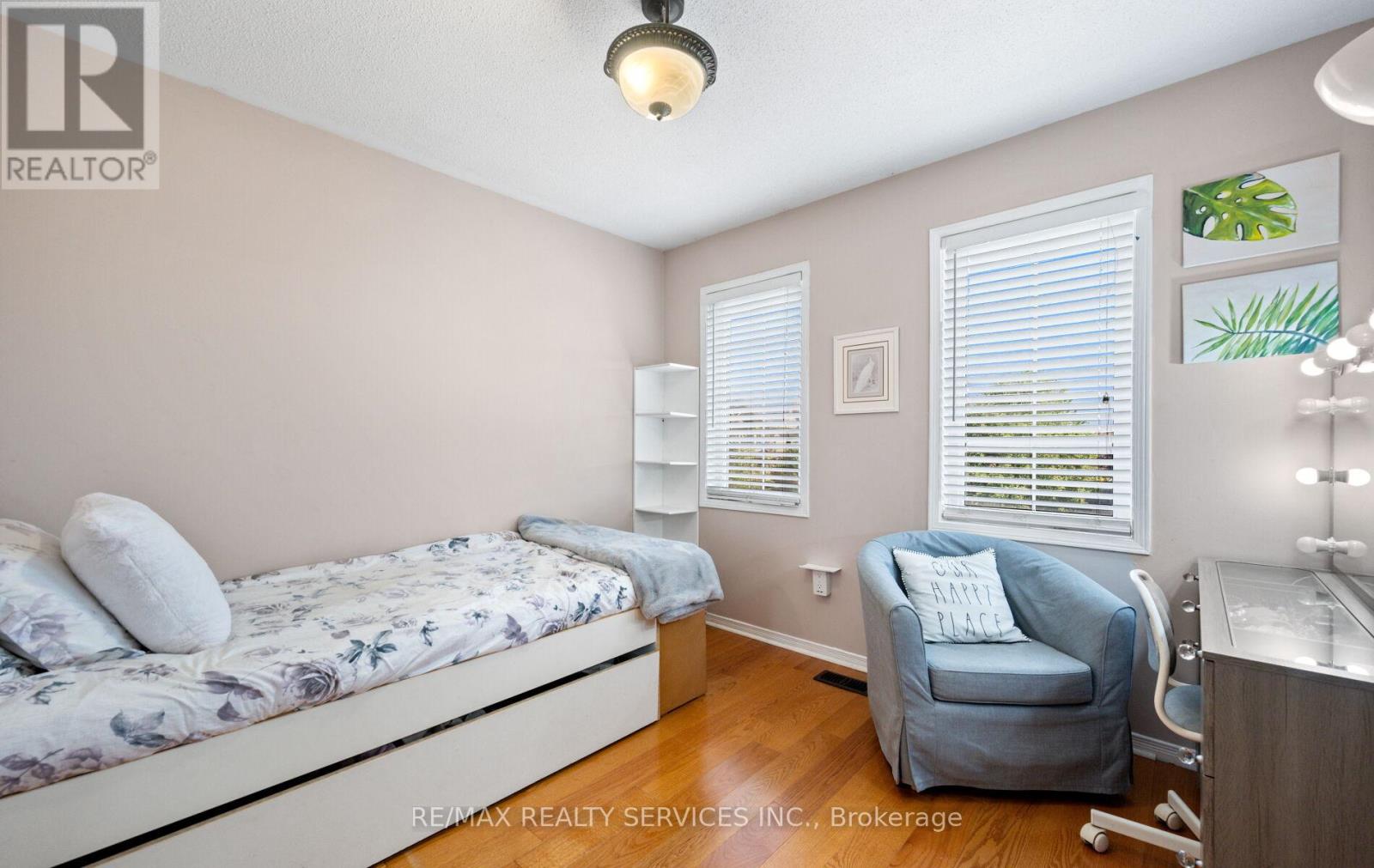 Photo 23 of 106 Beavervalley Drive, Brampton ON