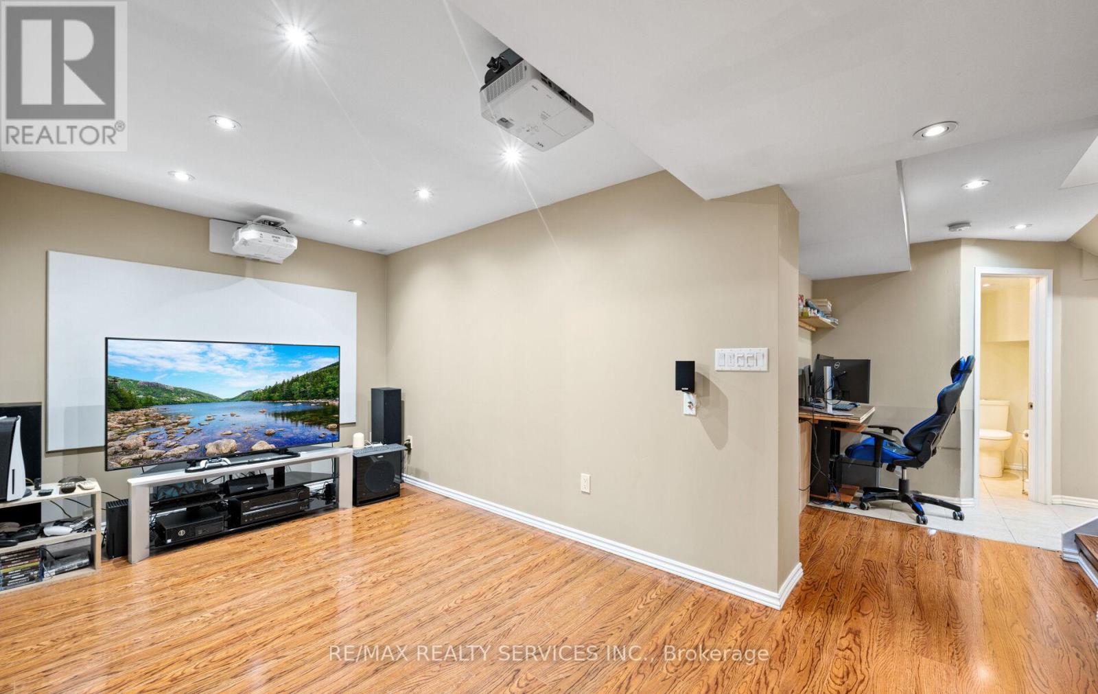 Photo 25 of 106 Beavervalley Drive, Brampton ON