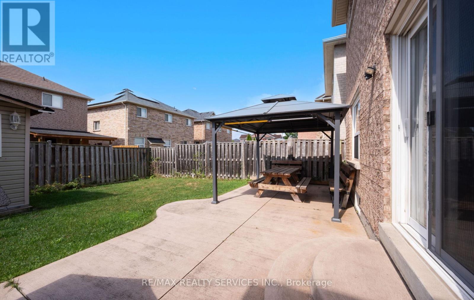 Photo 32 of 106 Beavervalley Drive, Brampton ON