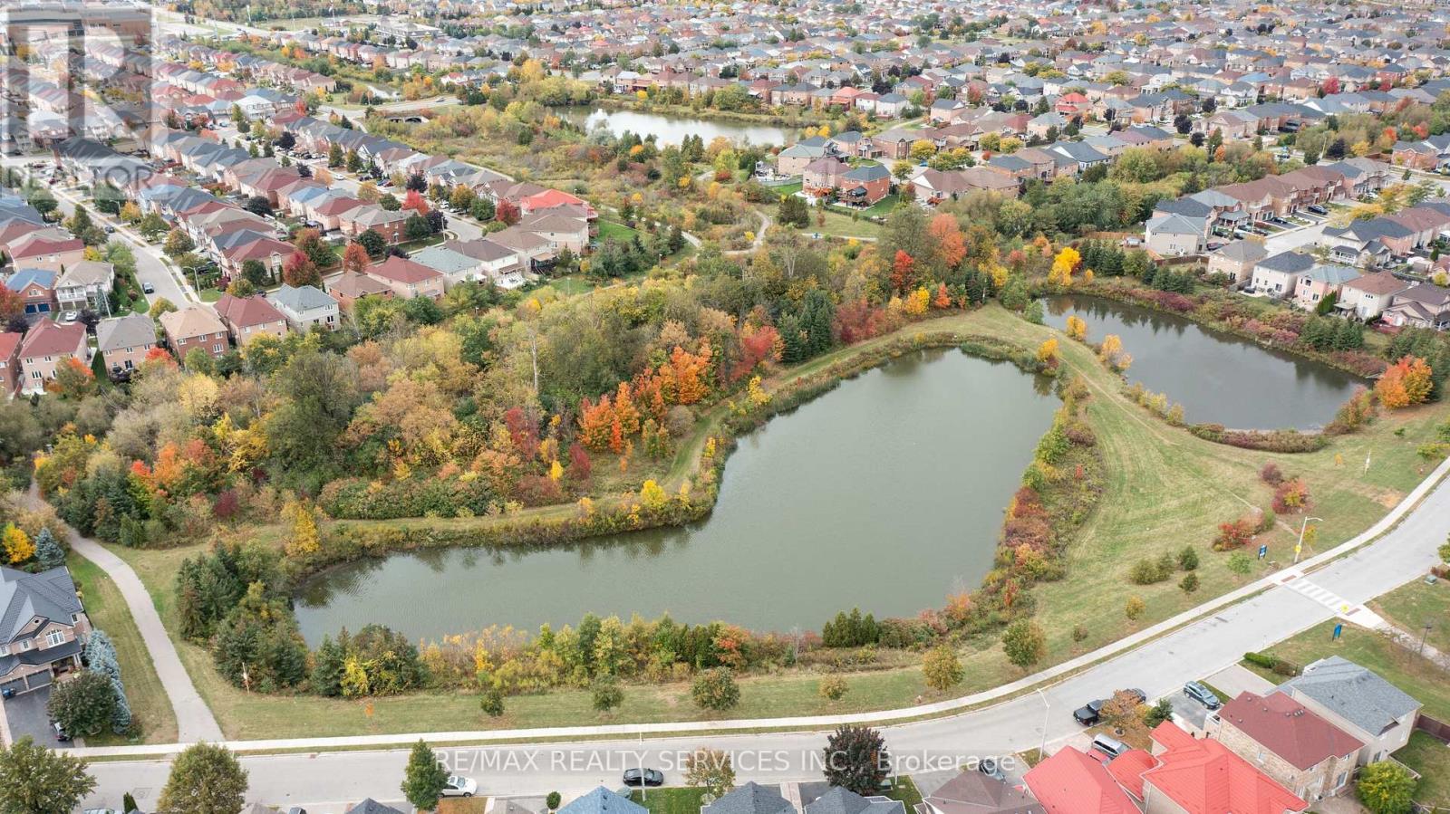 Photo 35 of 106 Beavervalley Drive, Brampton ON