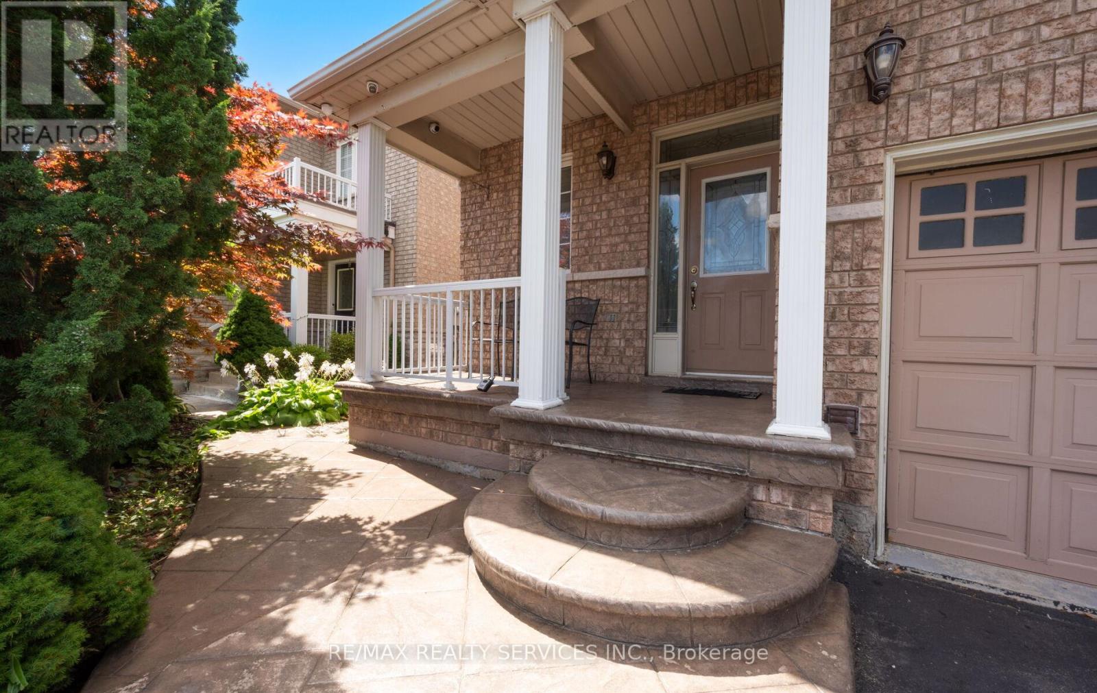Photo 5 of 106 Beavervalley Drive, Brampton ON