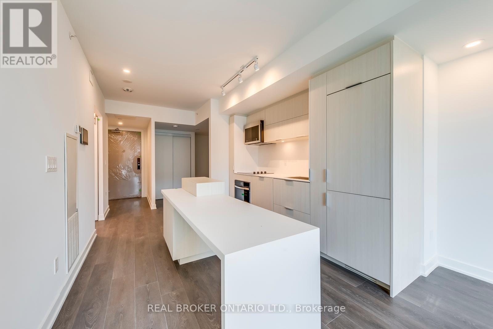 Photo 6 of 303 370 Martha Street, Burlington ON