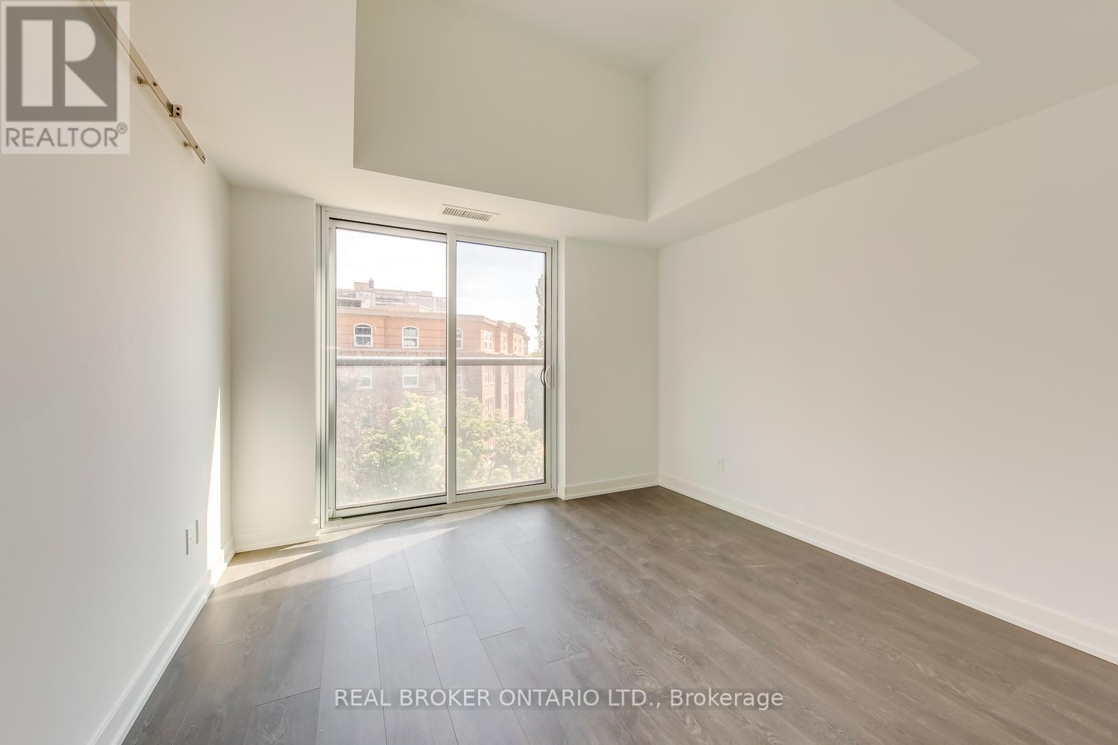 Photo 8 of 303 370 Martha Street, Burlington ON