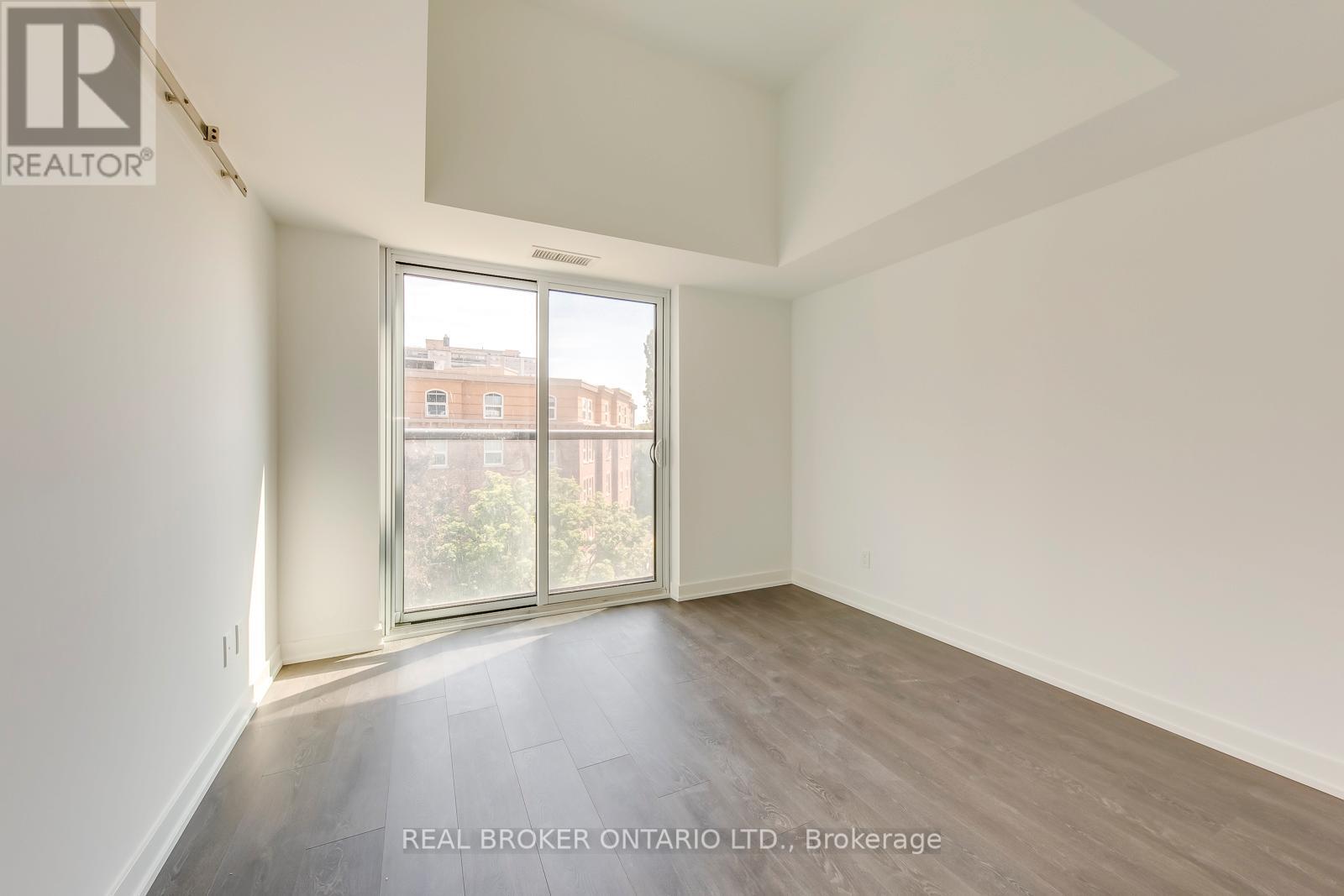 Photo 10 of 303 370 Martha Street, Burlington ON