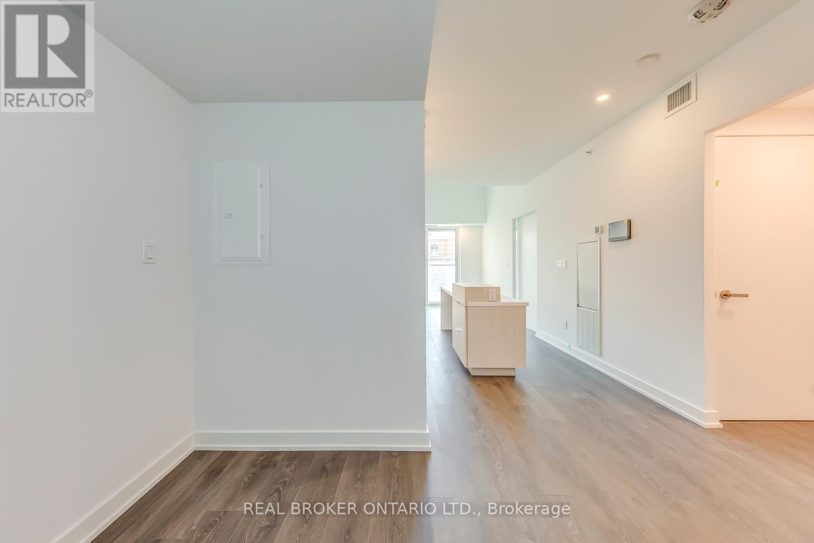 Photo 14 of 303 370 Martha Street, Burlington ON