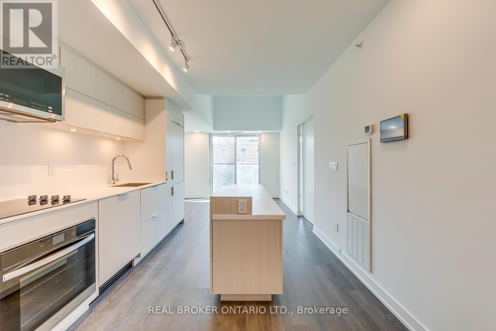Photo 3 of 303 370 Martha Street, Burlington ON