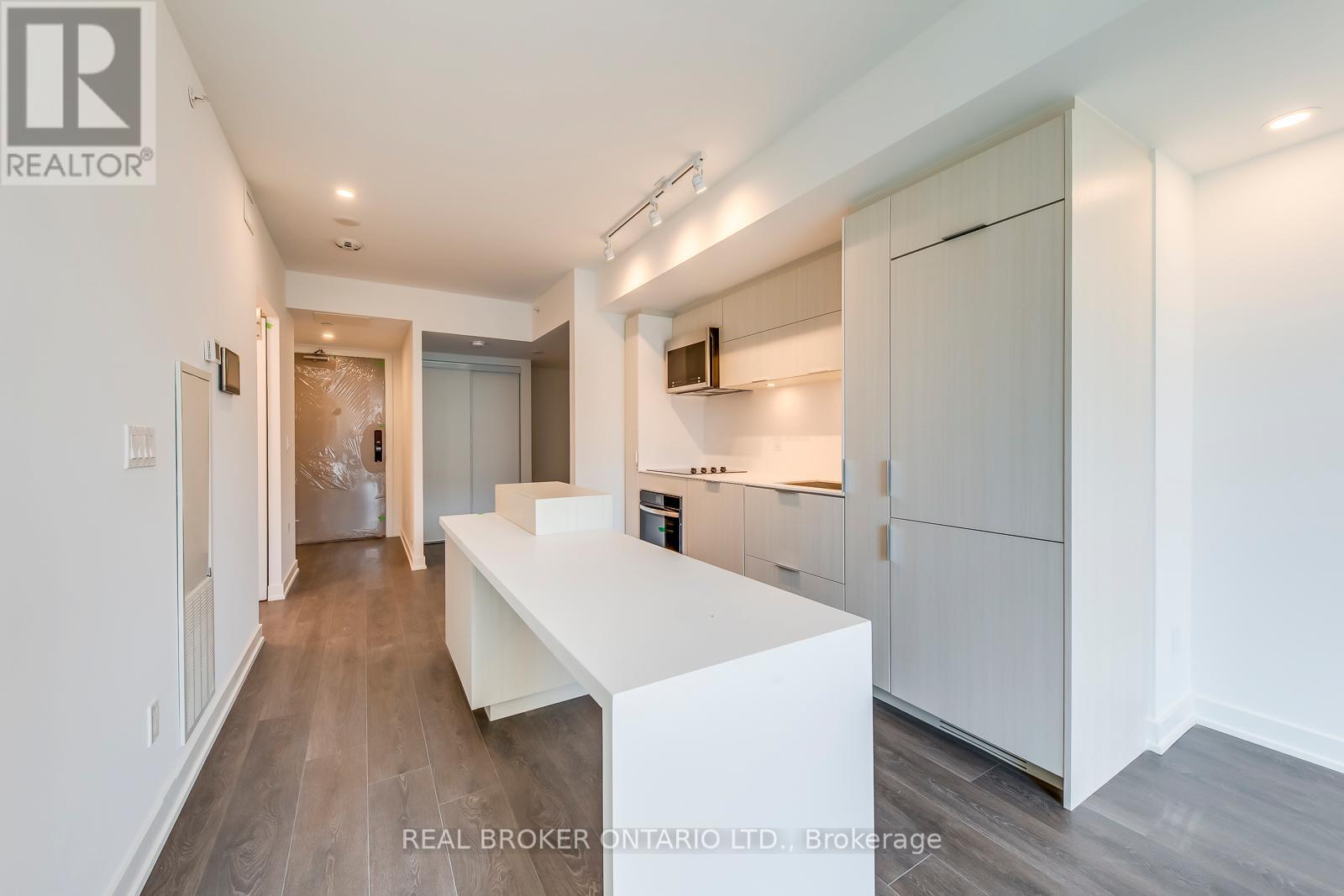 Photo 6 of 303 370 Martha Street, Burlington ON