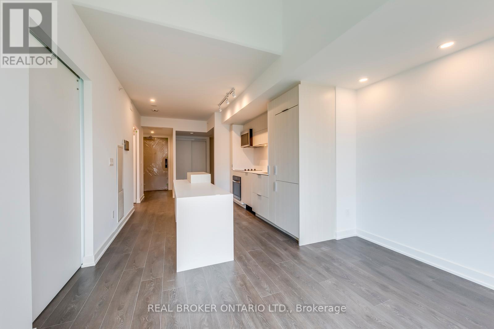Photo 9 of 303 370 Martha Street, Burlington ON