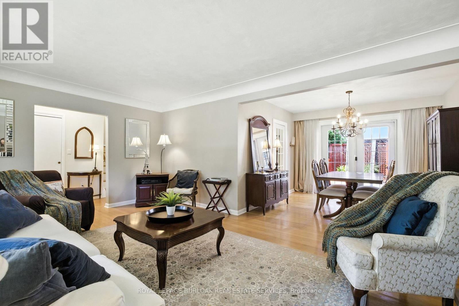 Photo 10 of 4042 Melba Lane, Burlington ON