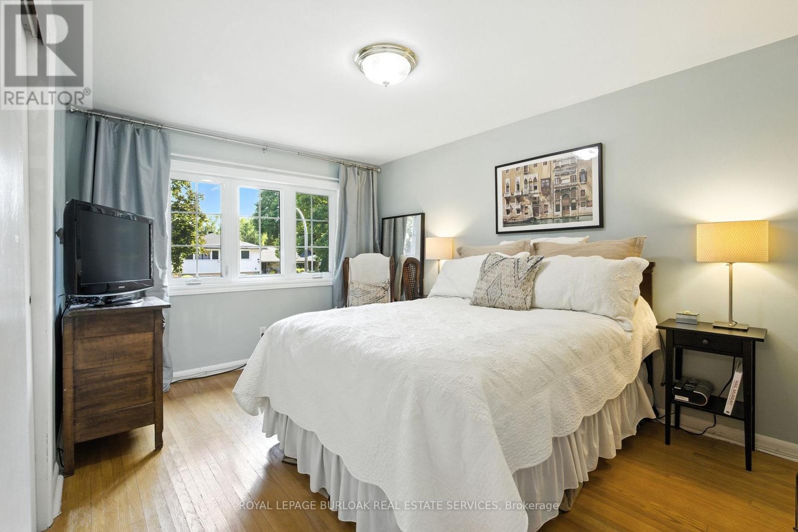 Photo 11 of 4042 Melba Lane, Burlington ON