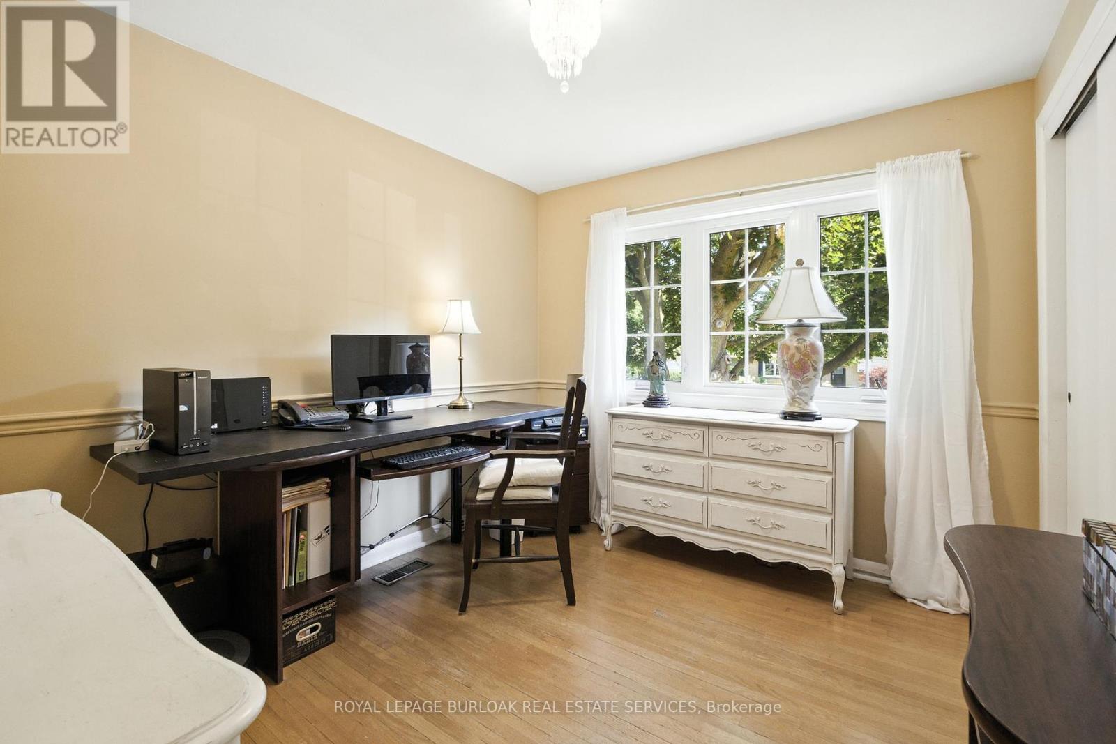 Photo 13 of 4042 Melba Lane, Burlington ON