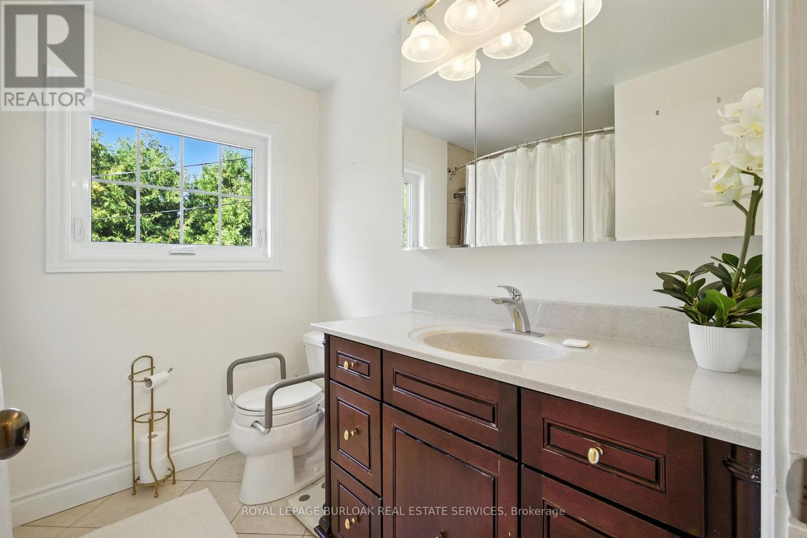 Photo 14 of 4042 Melba Lane, Burlington ON