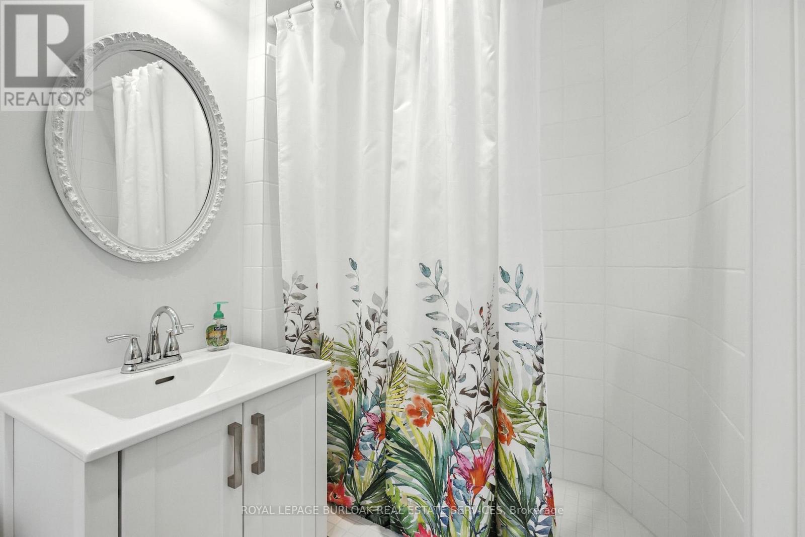 Photo 19 of 4042 Melba Lane, Burlington ON