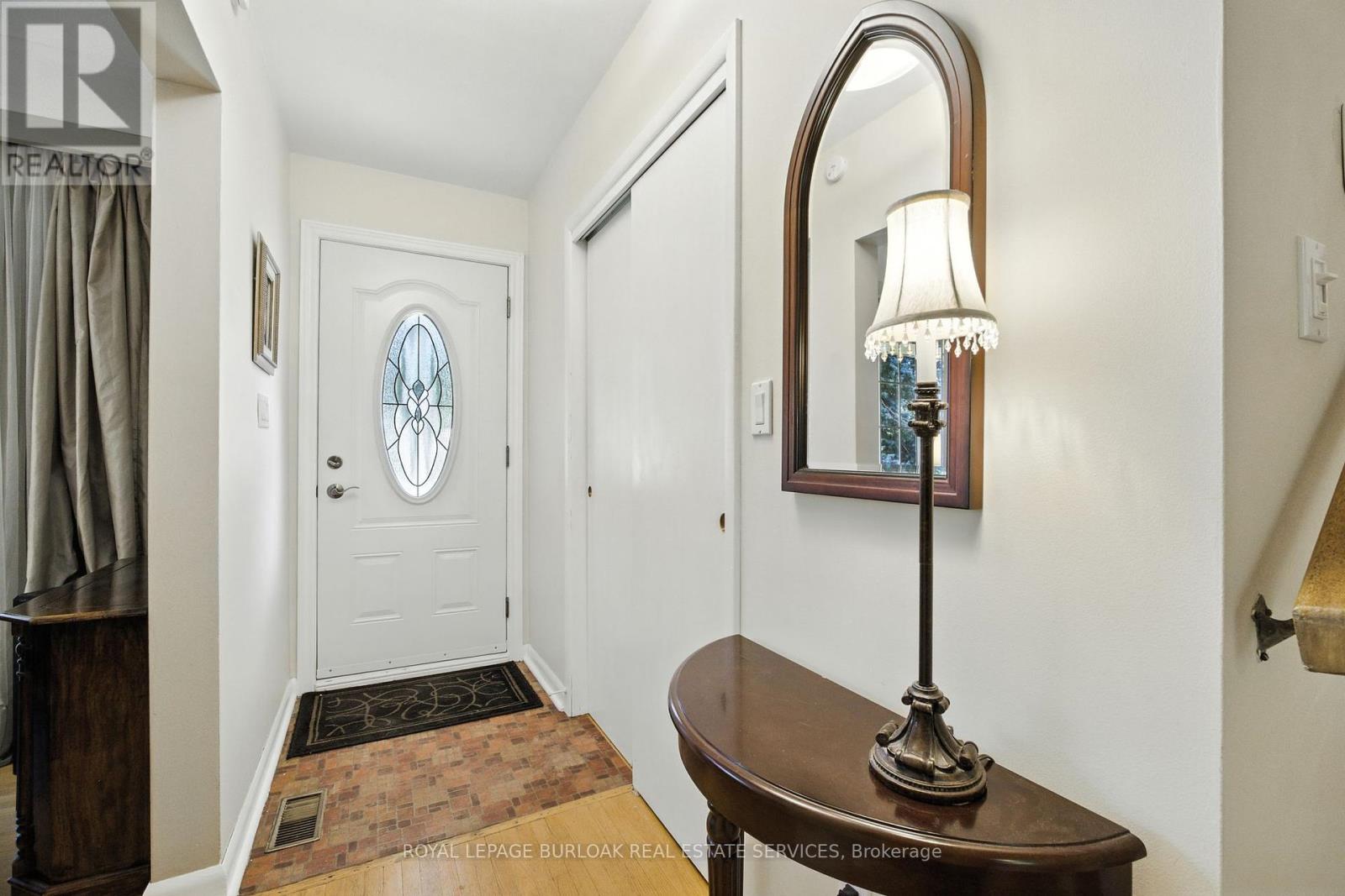Photo 3 of 4042 Melba Lane, Burlington ON