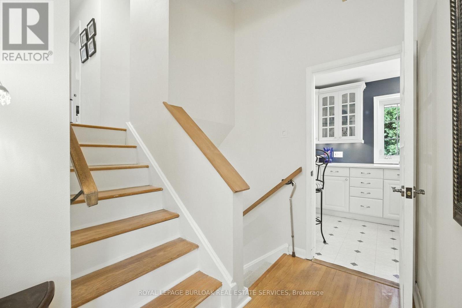 Photo 4 of 4042 Melba Lane, Burlington ON