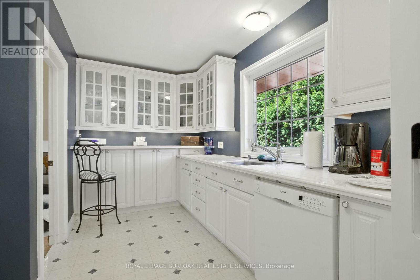 Photo 5 of 4042 Melba Lane, Burlington ON