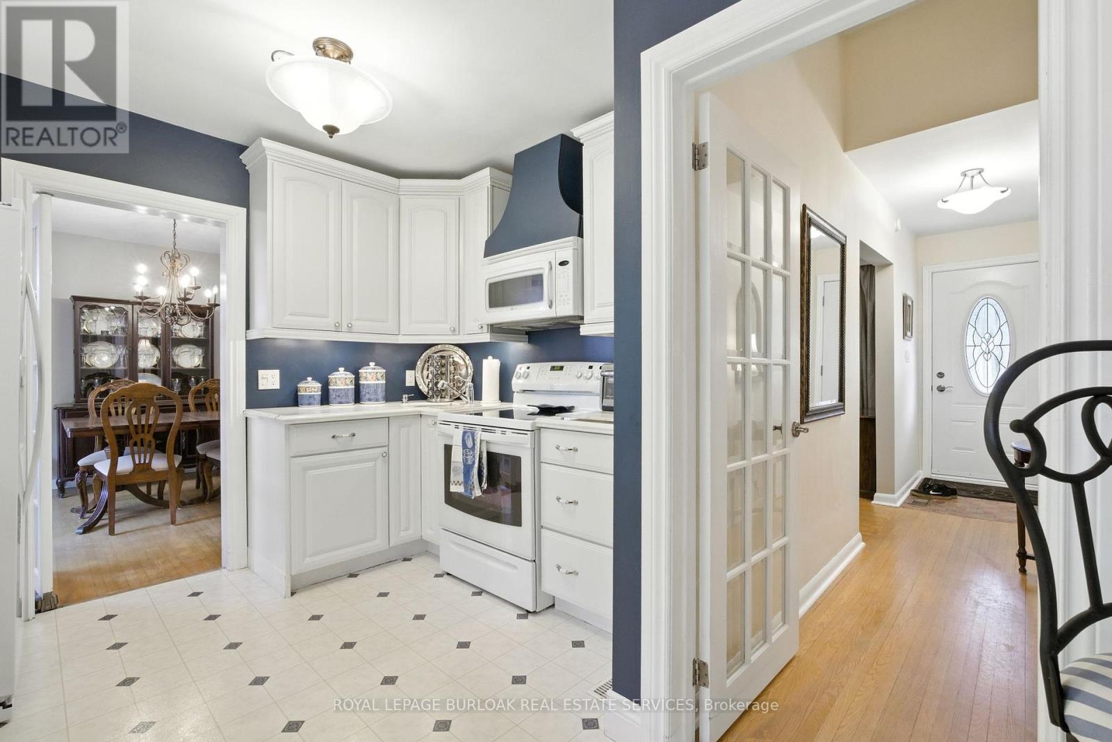 Photo 7 of 4042 Melba Lane, Burlington ON