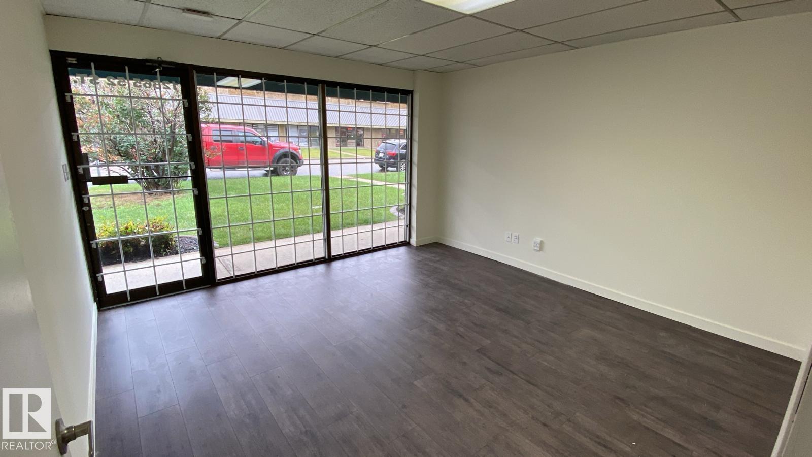Photo 8 of 12849 52 St Nw, Edmonton AB