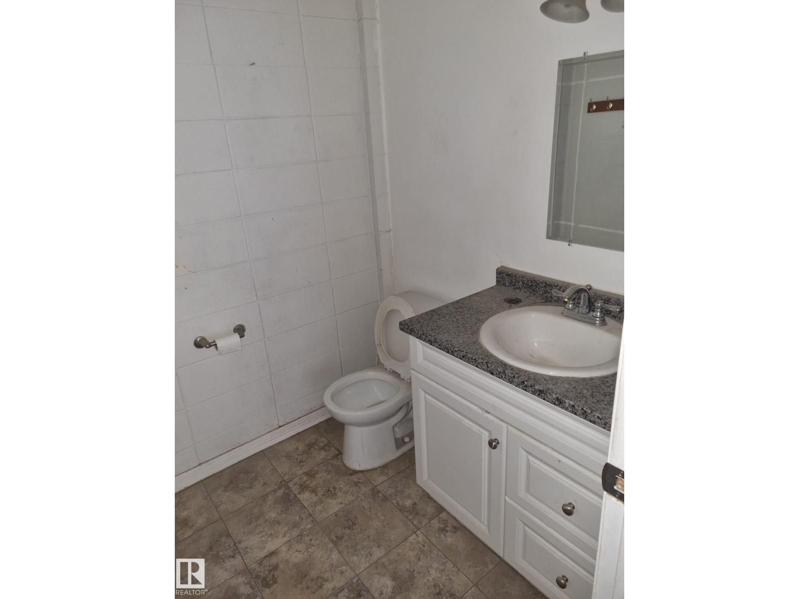 Photo 6 of 12849 52 St Nw, Edmonton AB