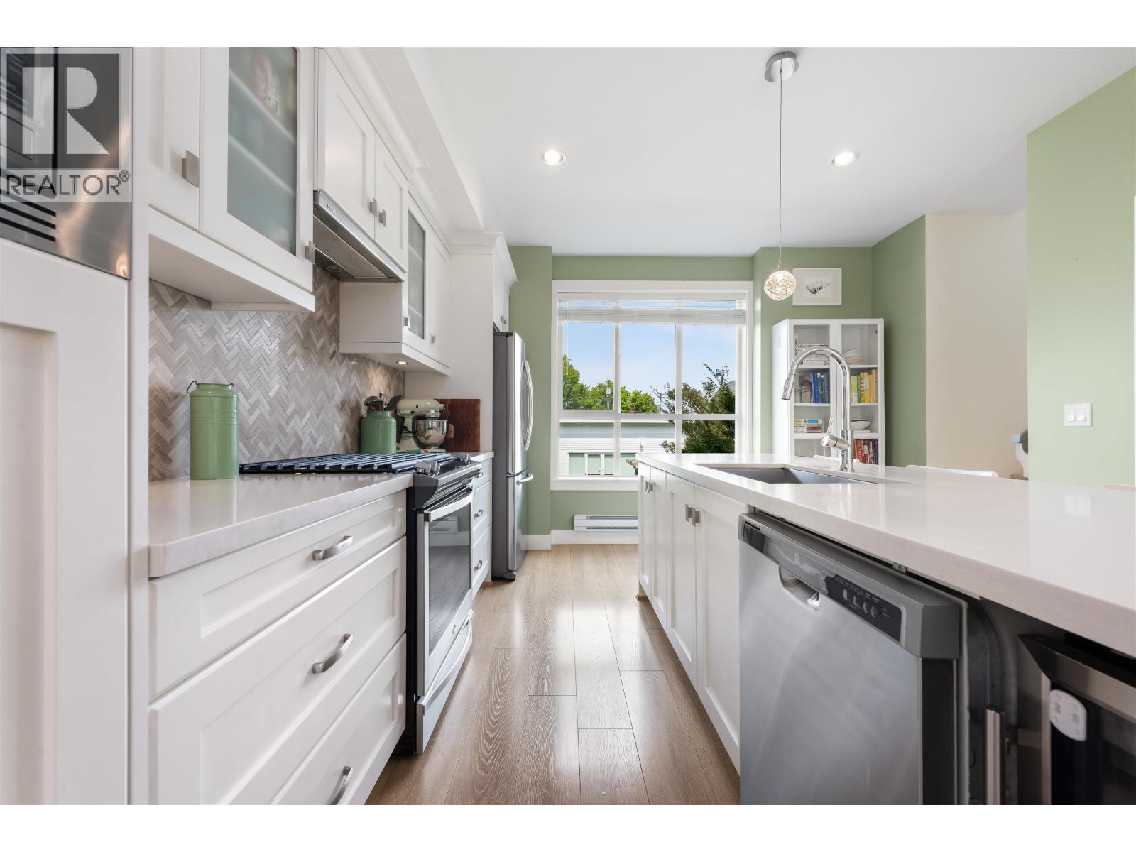 Photo 12 of 2 4949 47 A Avenue, Delta BC