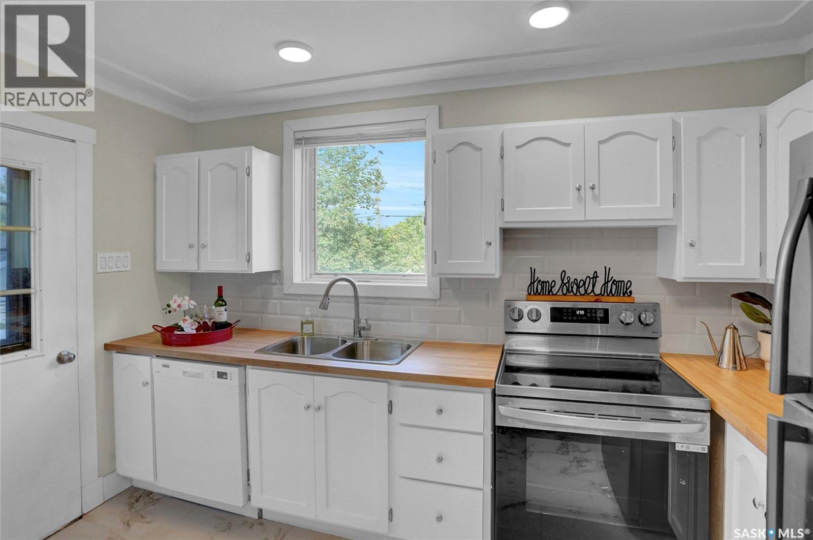 Photo 7 of 1281 1st Avenue Nw, Moose Jaw SK