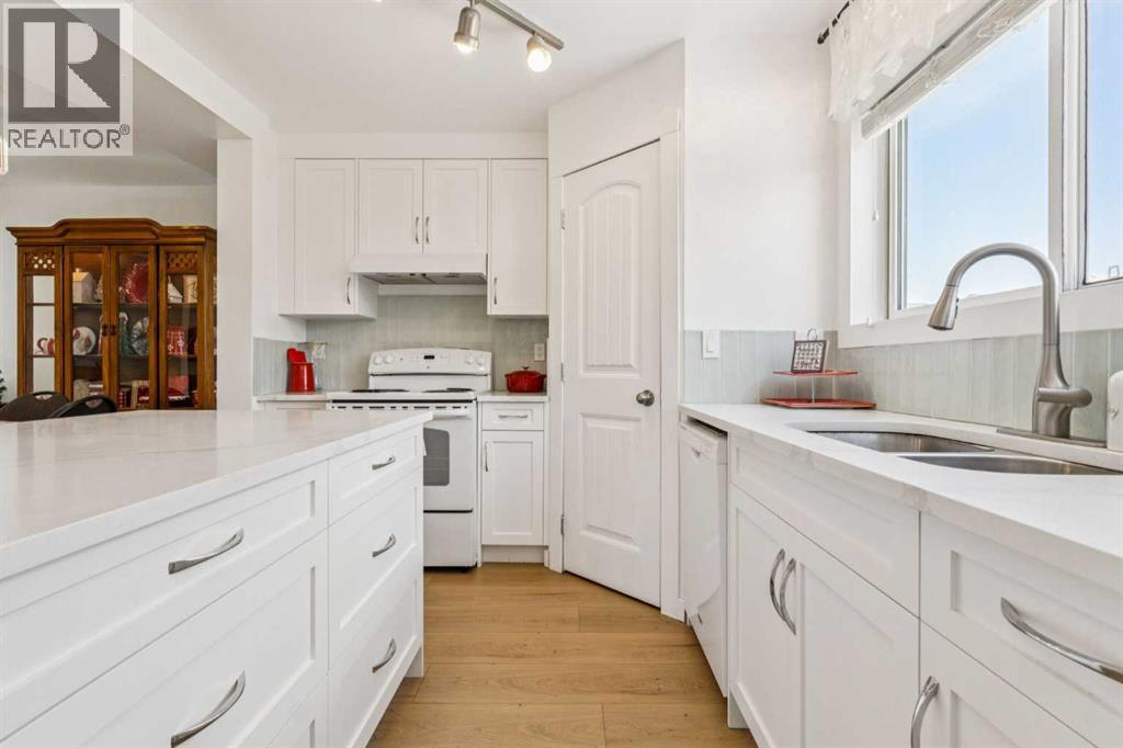 Photo 5 of 159 Country Hills Crescent Nw, Calgary AB