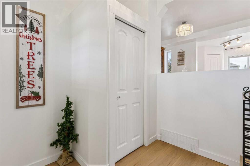 Photo 10 of 159 Country Hills Crescent Nw, Calgary AB