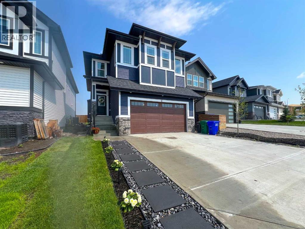 Photo 3 of 11 Heritage Circle, Cochrane AB