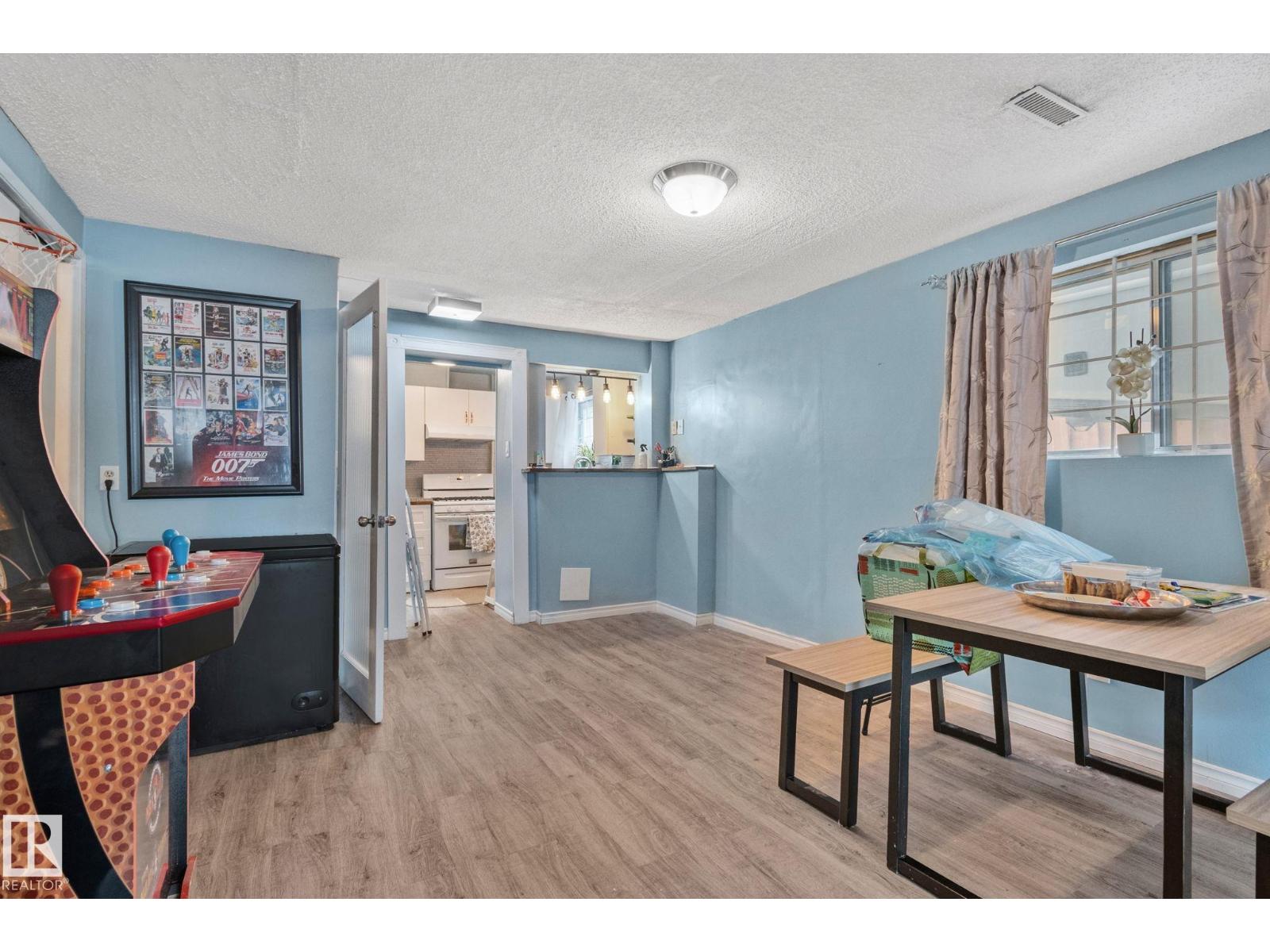 Photo 35 of 2051 49 A St Nw, Edmonton AB