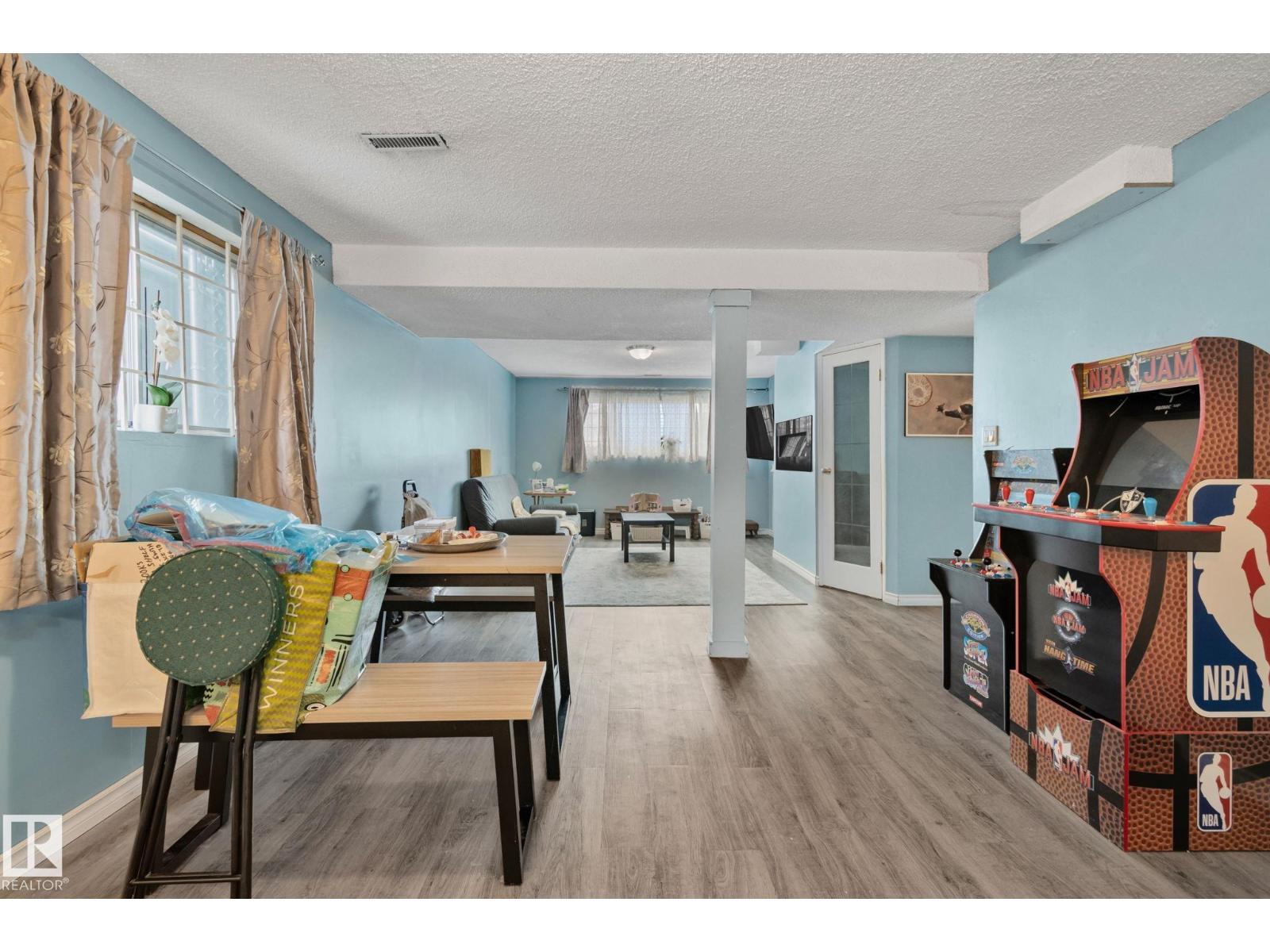 Photo 14 of 2051 49 A St Nw, Edmonton AB