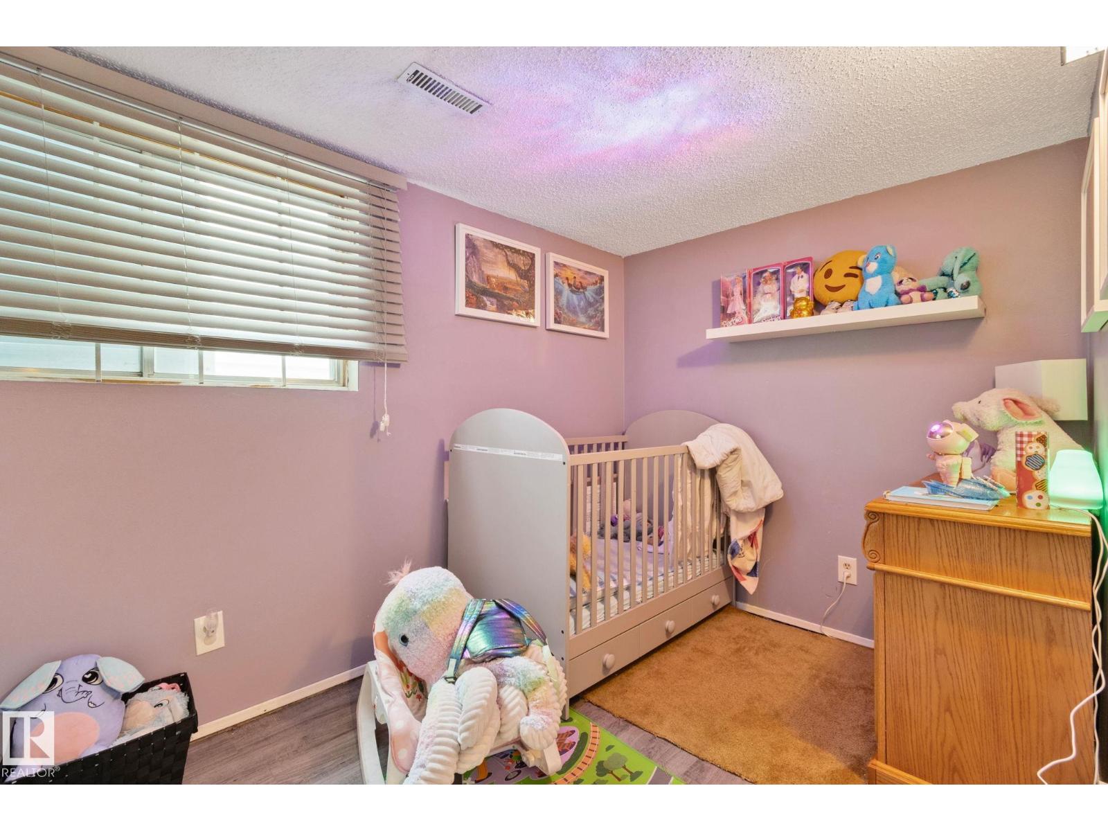 Photo 10 of 2051 49 A St Nw, Edmonton AB