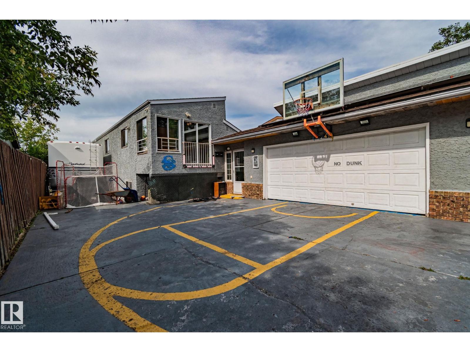 Photo 13 of 2051 49 A St Nw, Edmonton AB
