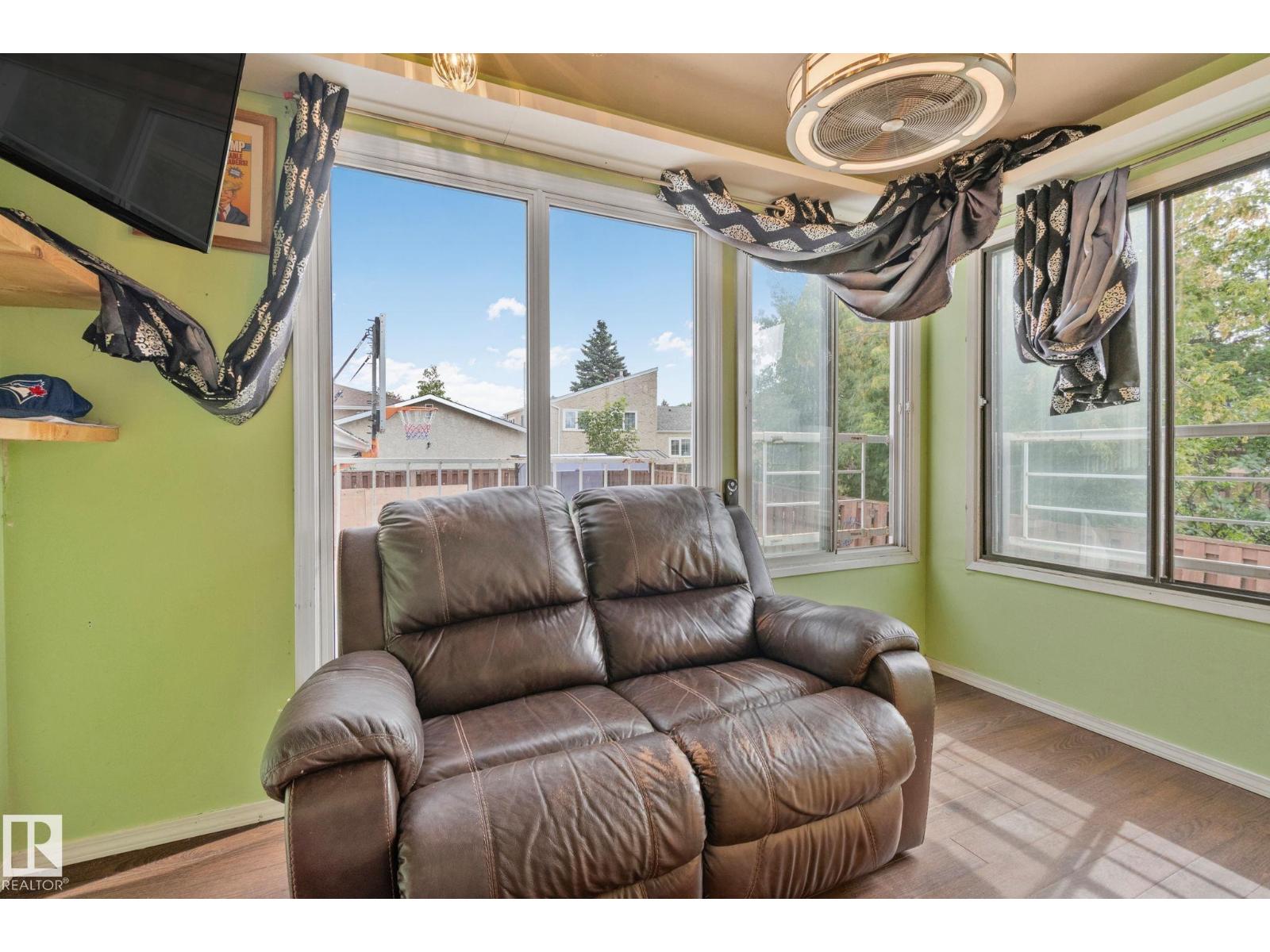 Photo 20 of 2051 49 A St Nw, Edmonton AB